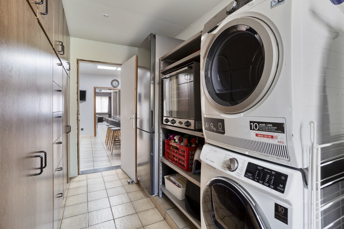 huis te koop in centrum Turnhout met wegenis achteraan  foto 16