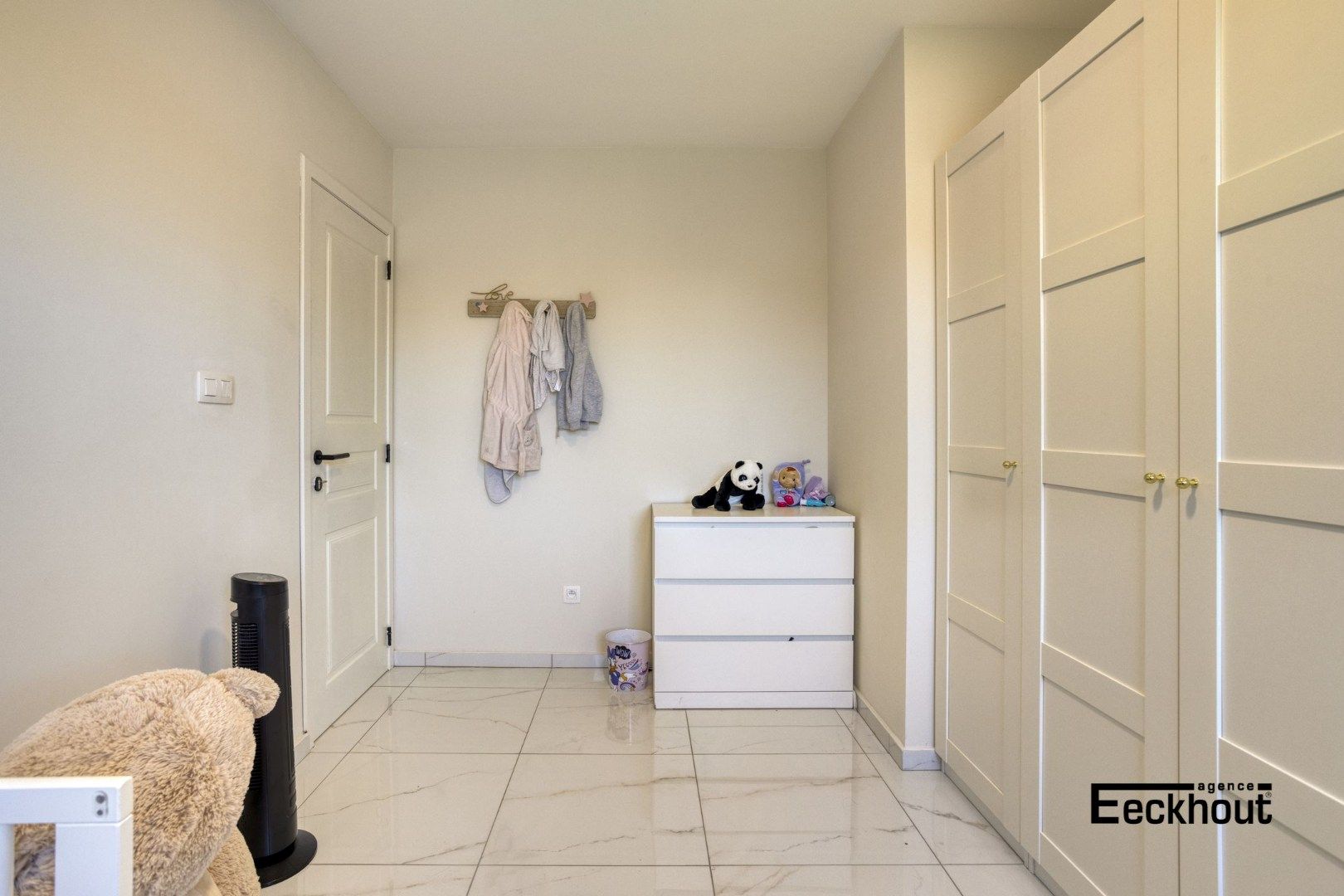 Gerenoveerde halfopen woning met grote zonnige tuin op gegeerde ligging! foto 21