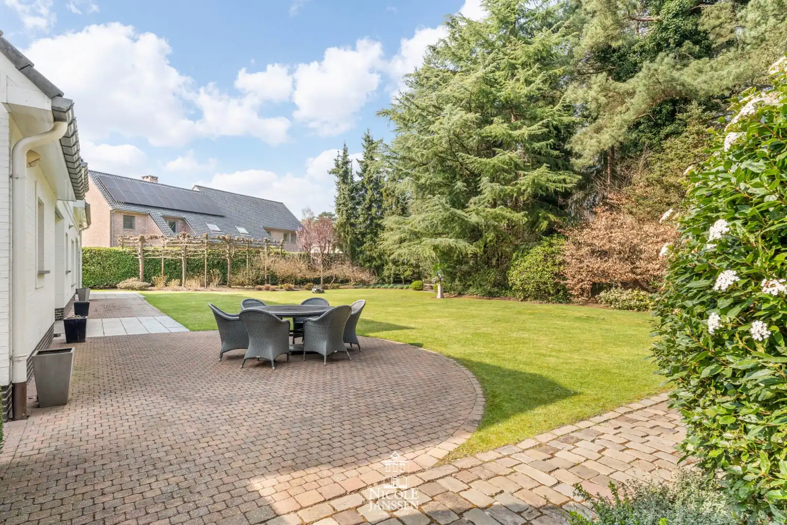 Ruim ingedeelde villa foto 19