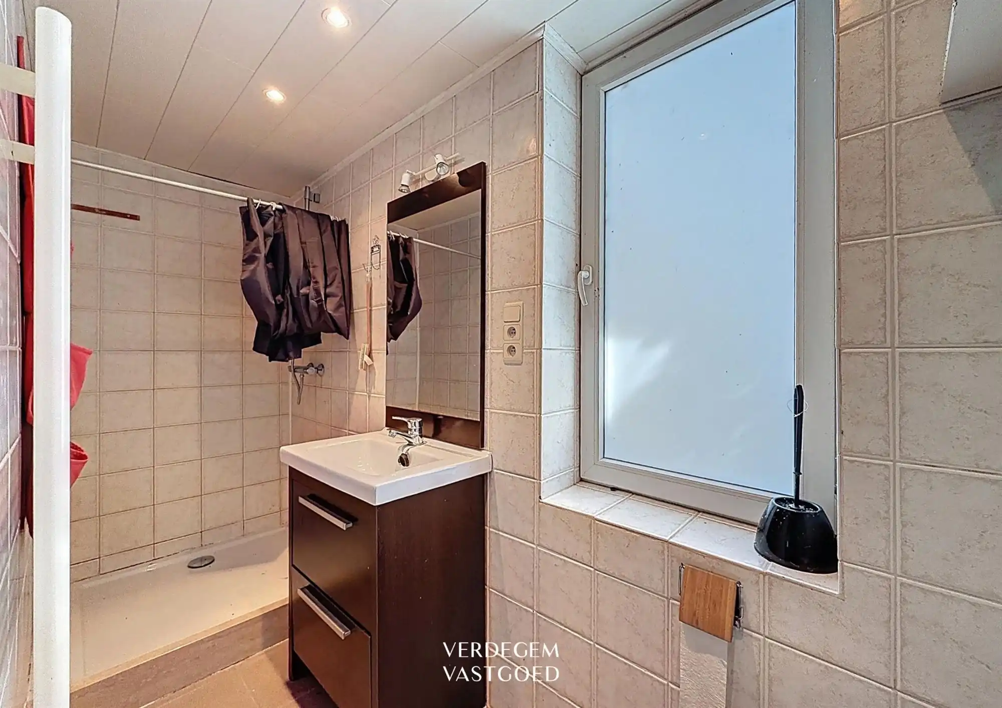 Te renoveren hoeve met schuur op een terrein van 1.634m² foto 8