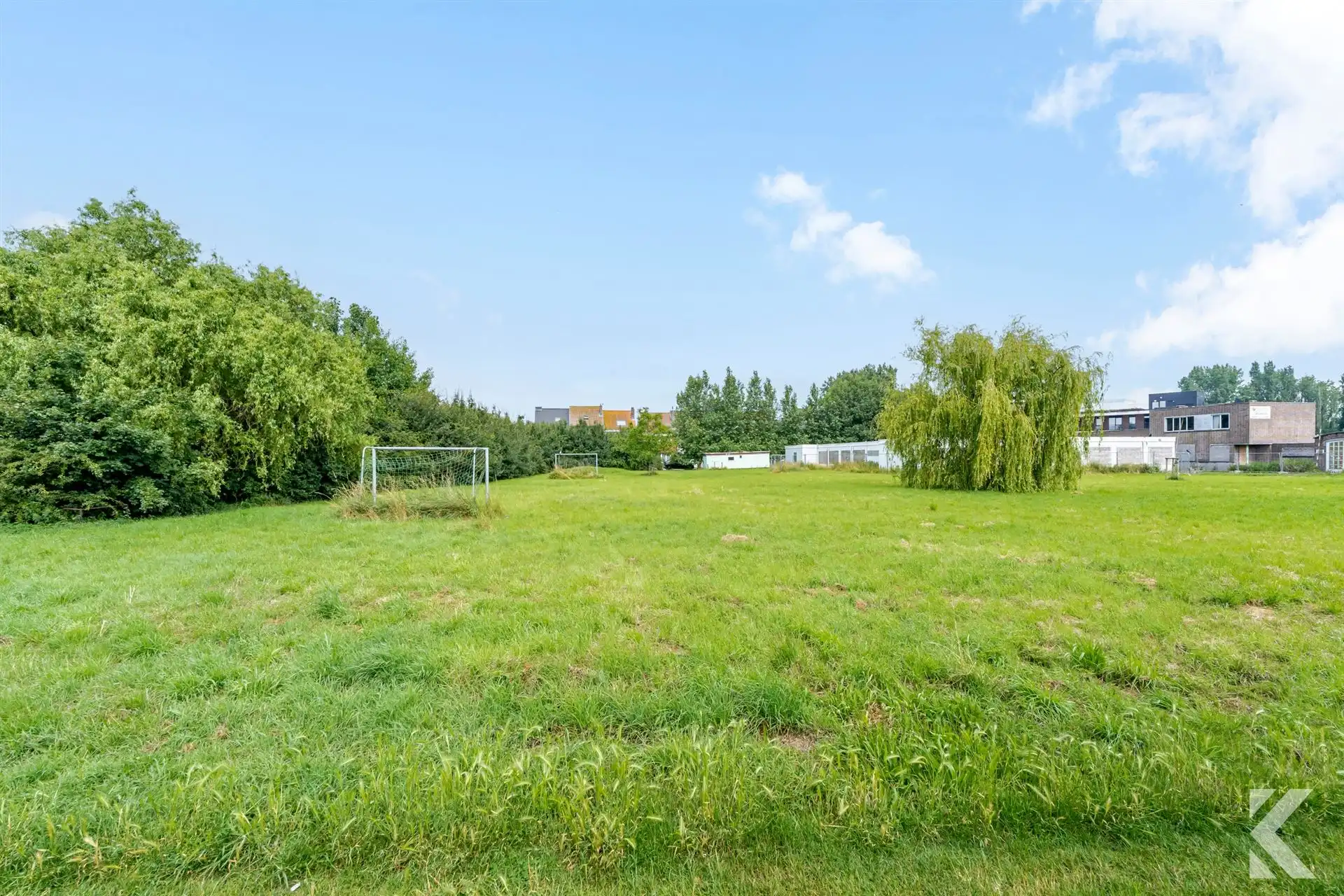 Te renoveren woning met veel potentieel en ruime zolder foto 16
