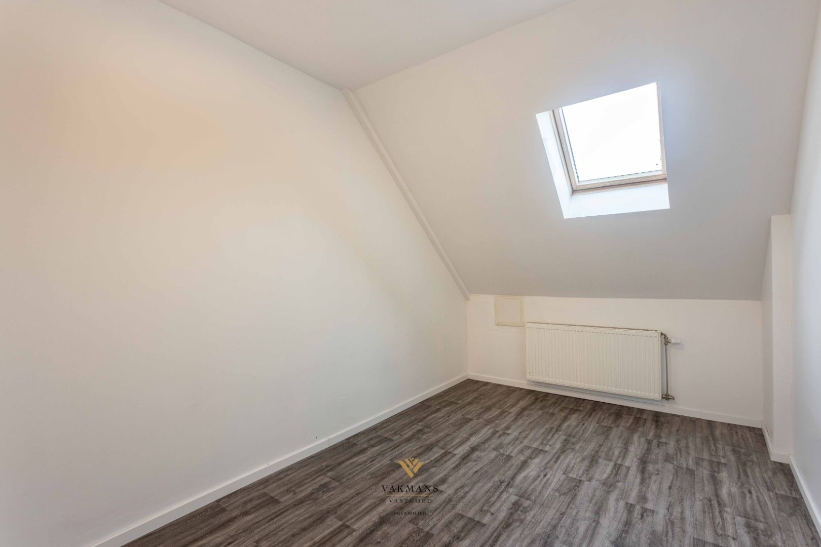 Ruime woning met 4 slaapkamers op rustige locatie foto 29