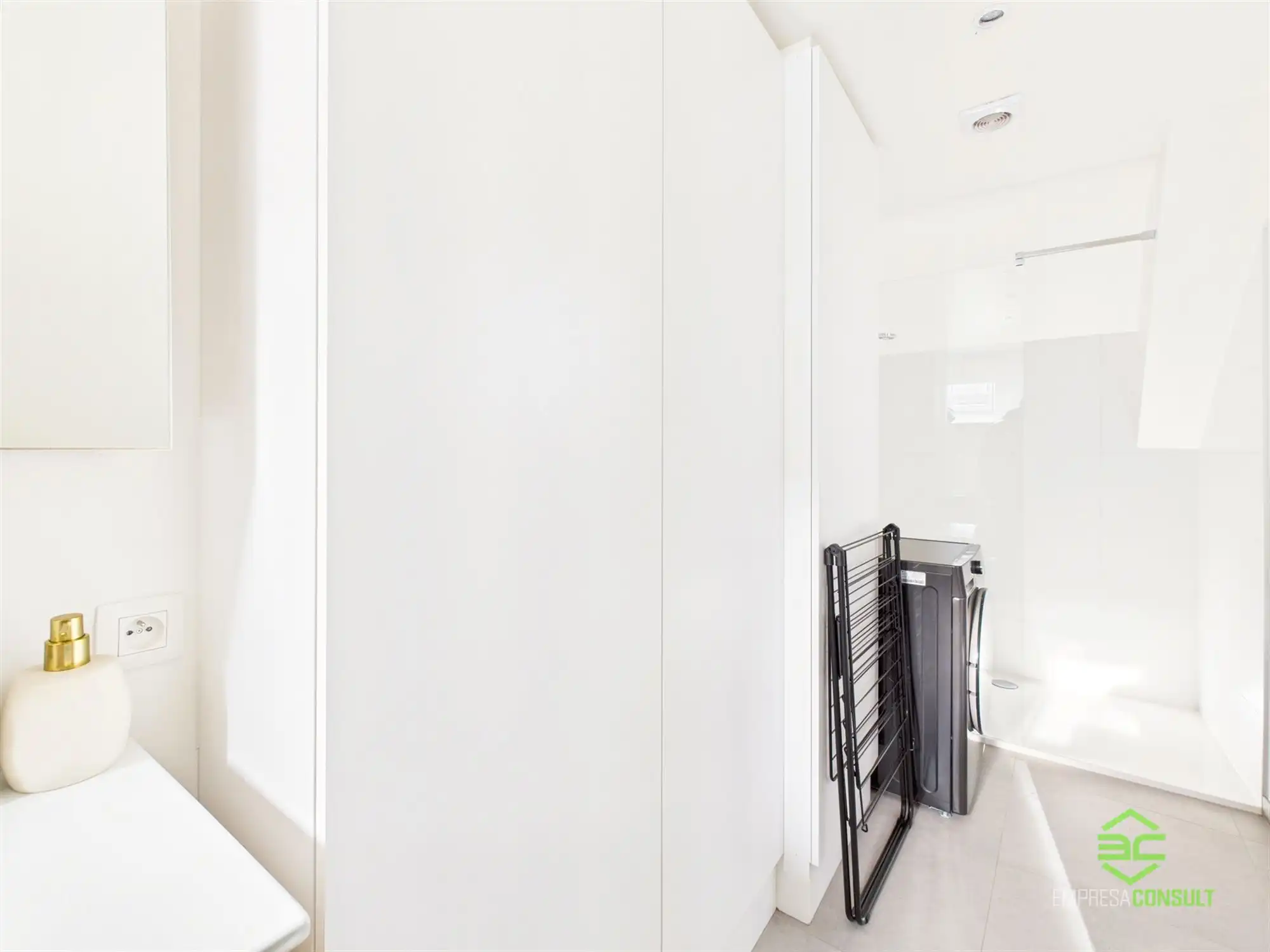 Kleinschalig appartementsgebouw van 3 app in het centrum! foto 9