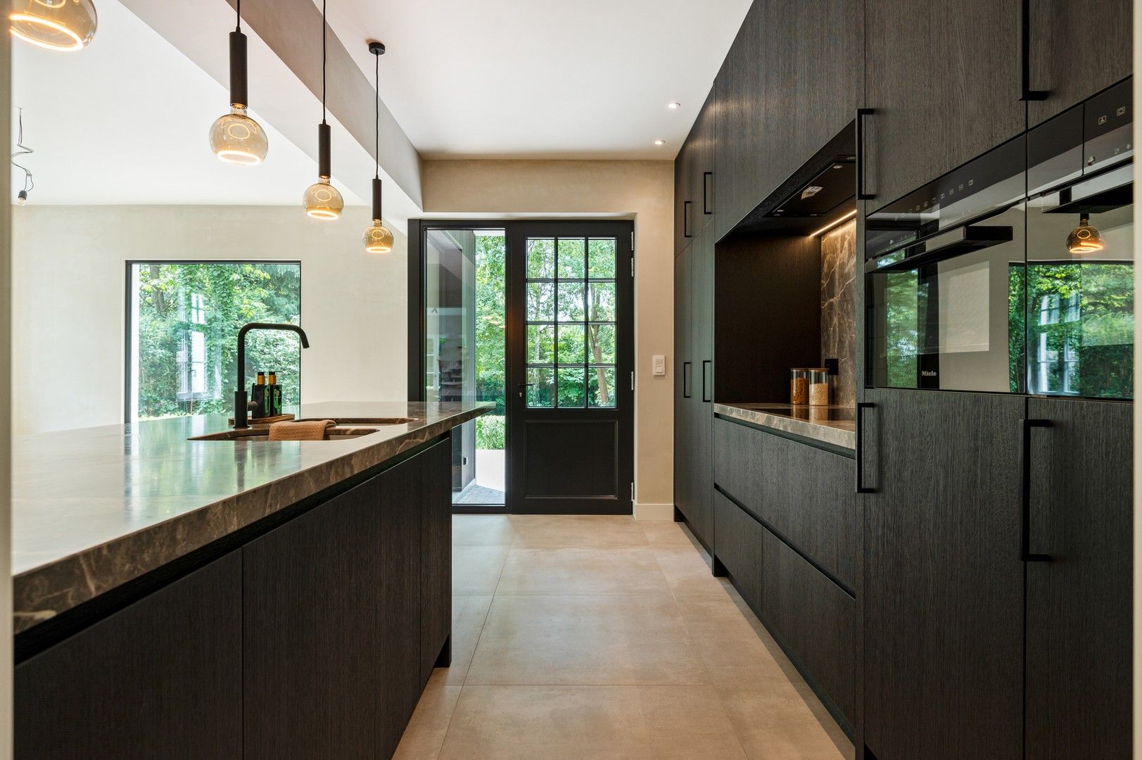 Knappe,volledig gerenoveerde villa (EPC 26) met zonnige tuin foto {{pictureIndex}}