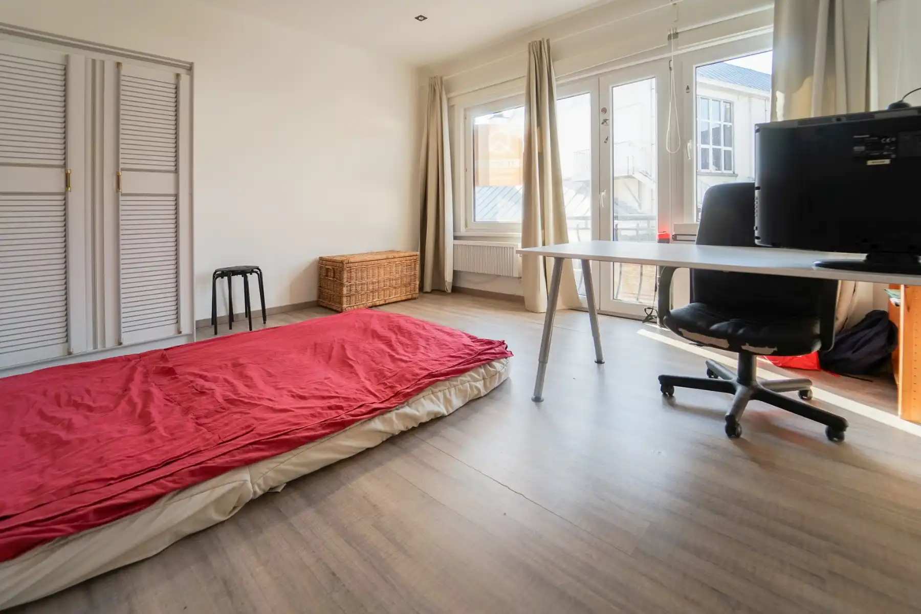 Instapklare rijwoning met 4 slaapkamers! foto 9