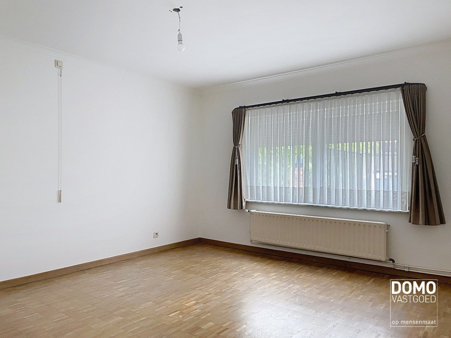 Commercieel gelegen handelspand met inclusief bovenliggend appartement te Kermt. foto 20