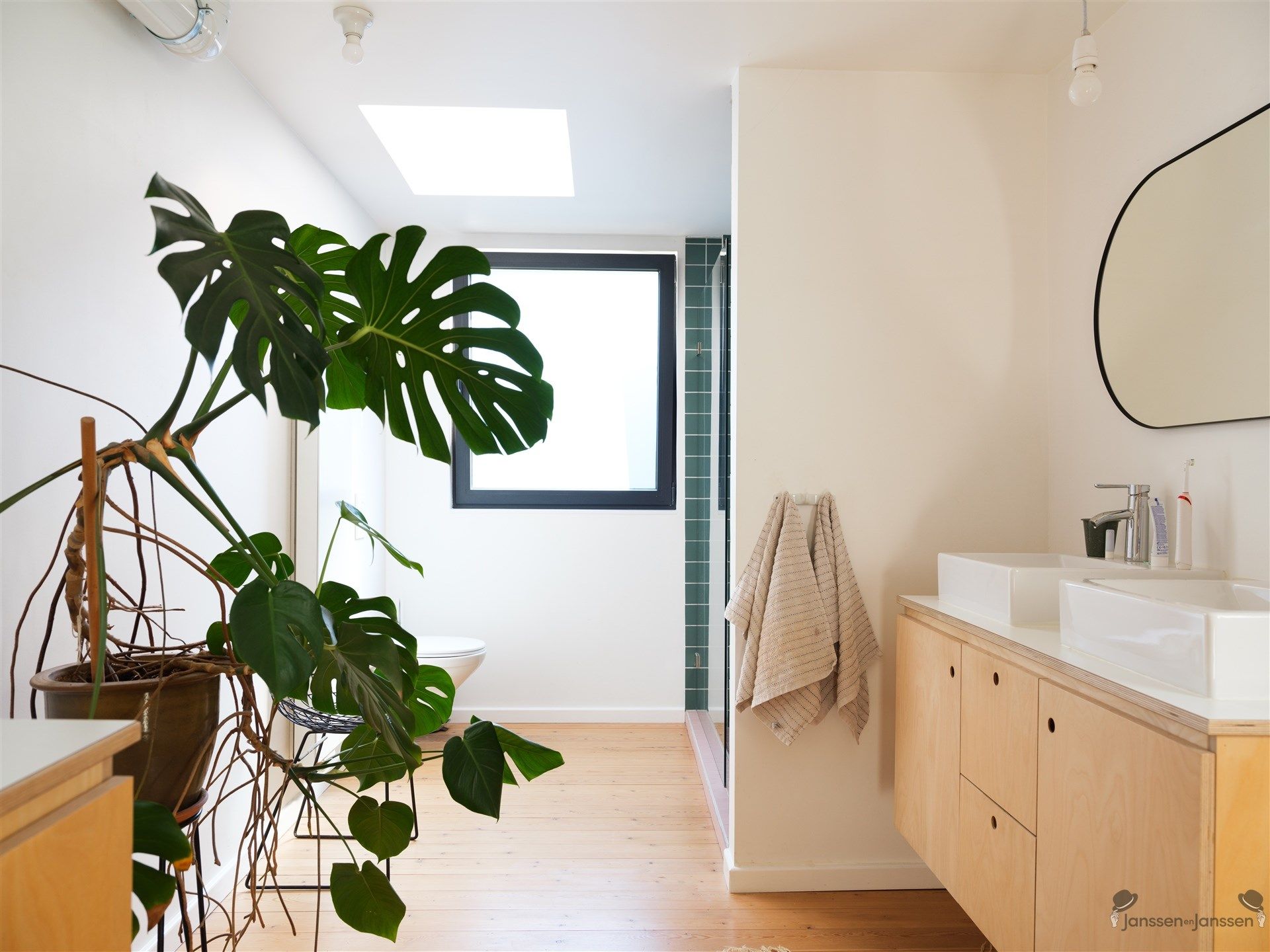 Charmant gerenoveerde woning met zonnige groene tuin foto 13
