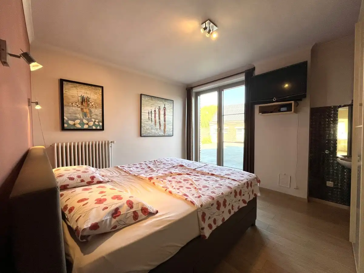 Langemark-Poelkapelle – Ruime hoekwoning met praktijkruimte en 3 garages foto 20