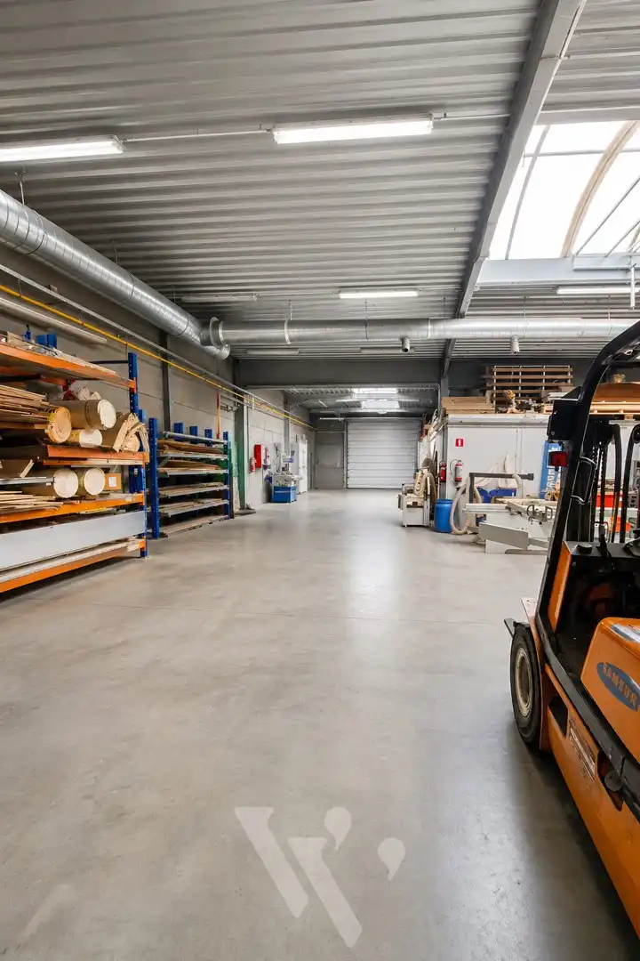 Bedrijfsgebouw foto 34
