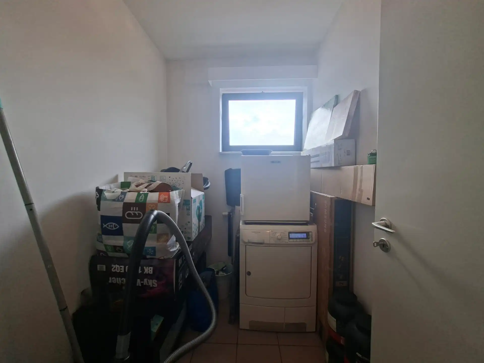 Instapklaar appartement met 2 slaapkamers, berging & parking foto 8