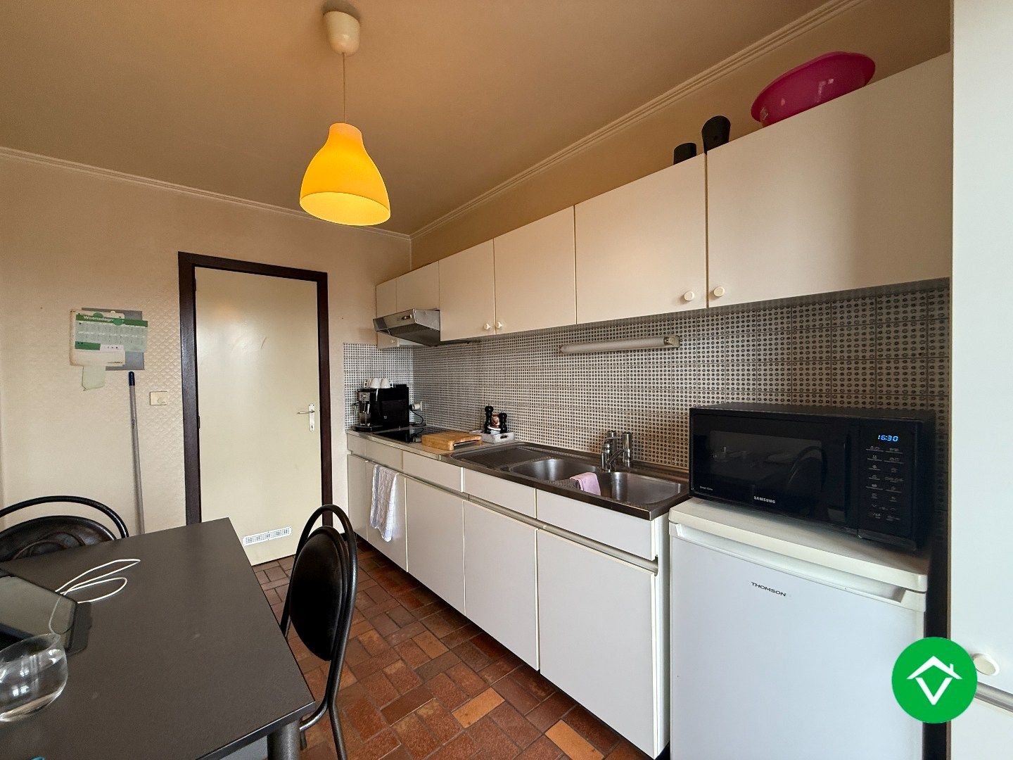 Appartement met twee slaapkamers, terras en autostaanplaats te Roeselare foto 8