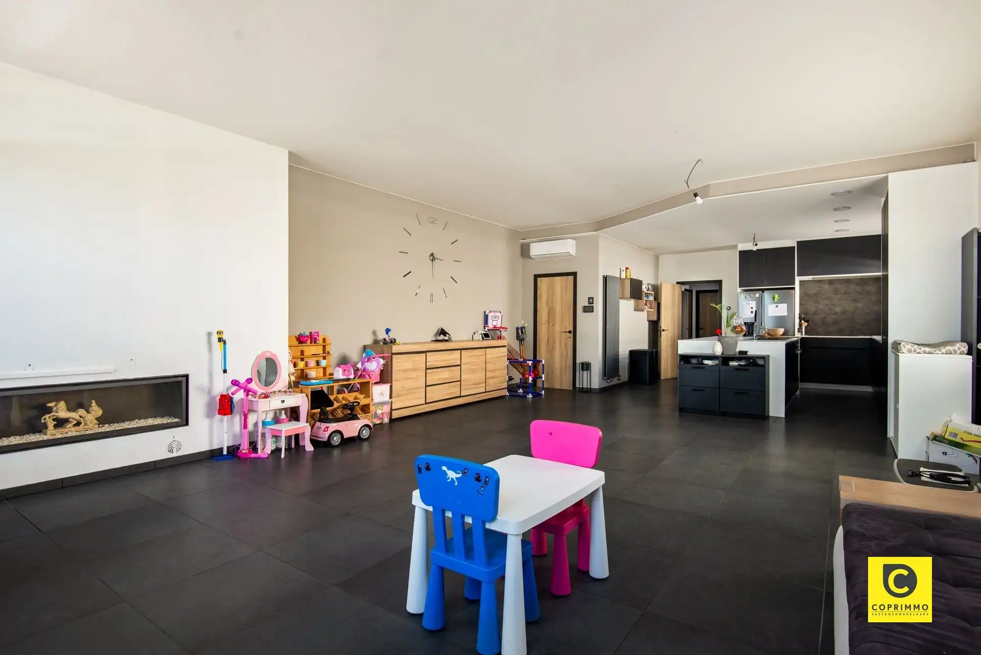 Woning: 4 slk + magazijn foto 4