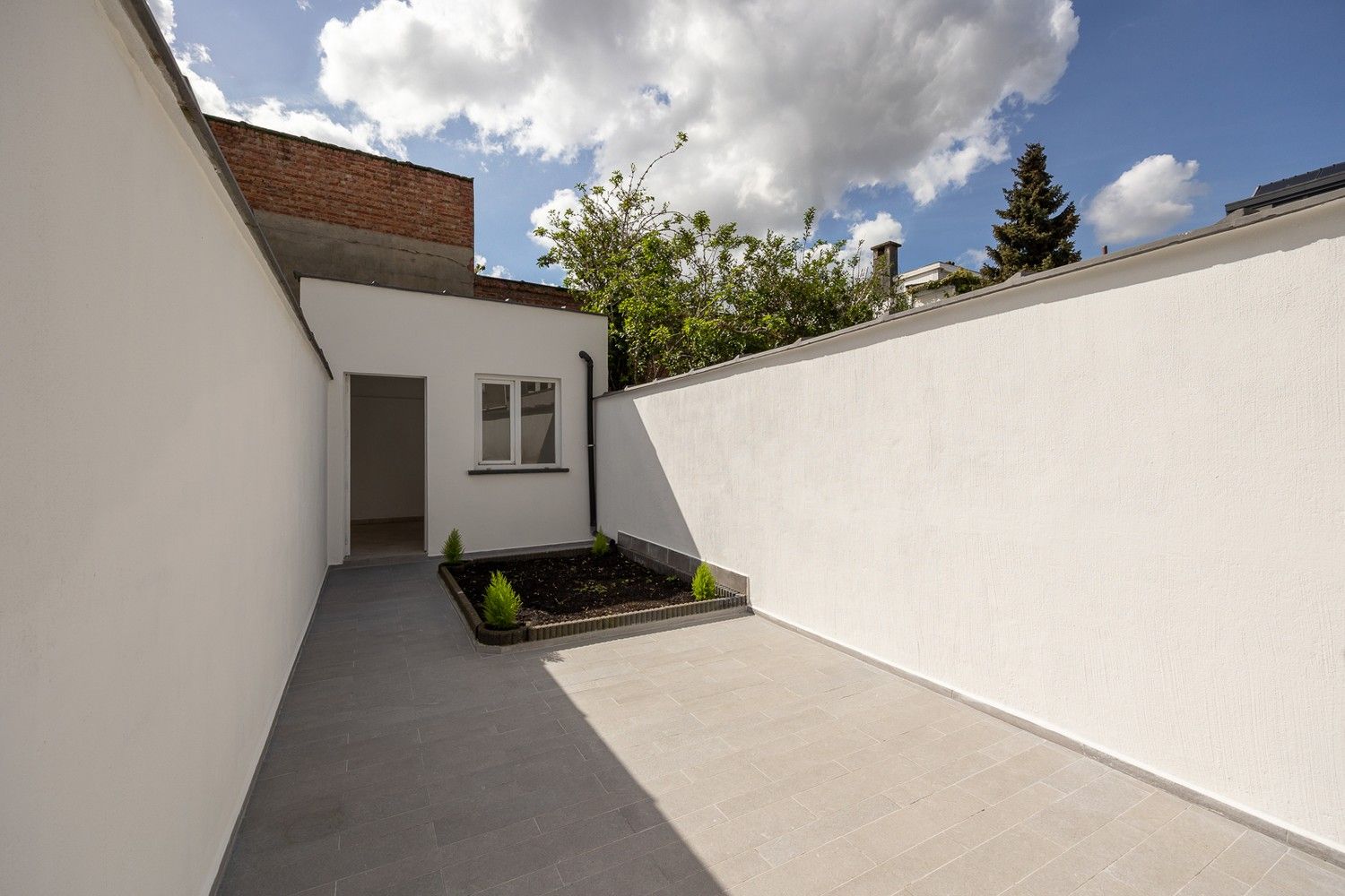 Gerenoveerde woning met 4 slaapkamers foto 1