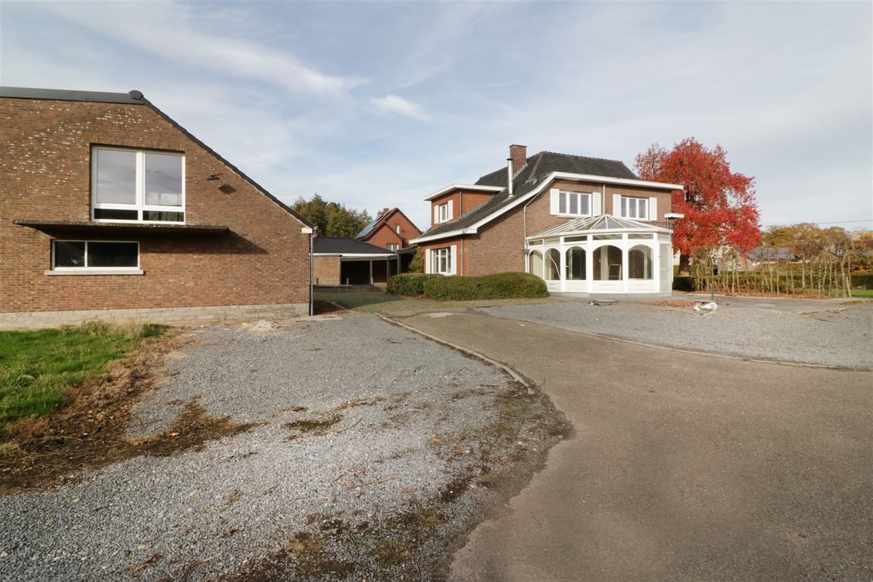 Villawoning met 4 slaapkamers en bijgebouw foto 39