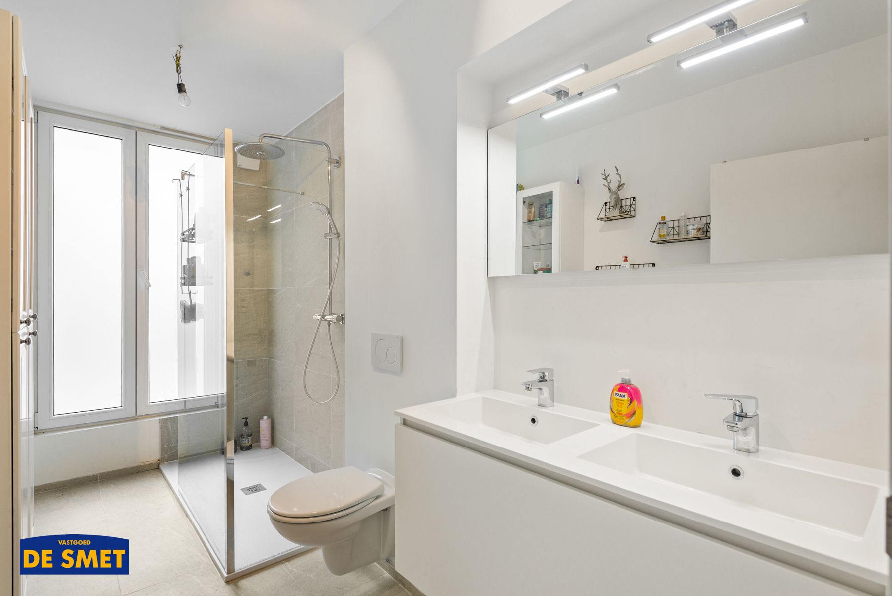 Recent appartement met lift en ruim terras pal in centrum foto 13