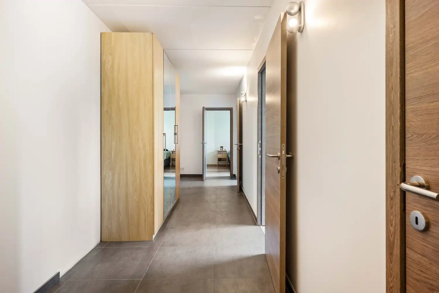 Ruim, energiezuinig appartement met souterrain, 4 slaapkamers, tuin en aanhorende grond in Wijnegem! foto 16