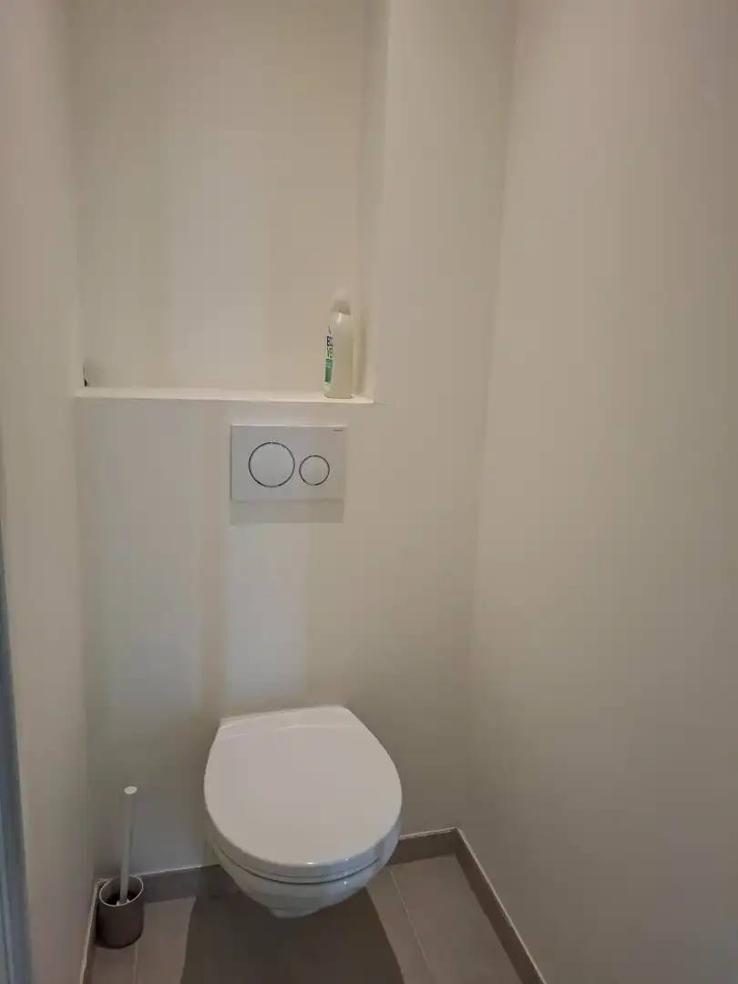Ruim lichtrijk 3 slaapkamerappartement met terras, parking en berging inbegrepen foto 9