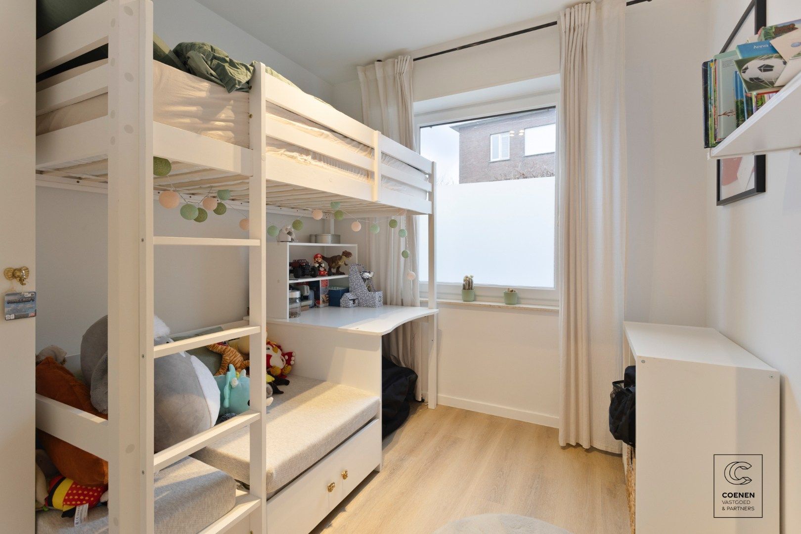 Instapklaar gelijkvloers appartement van 94 m² met drie ruime slaapkamers en ruim terras te Brasschaat! foto 11