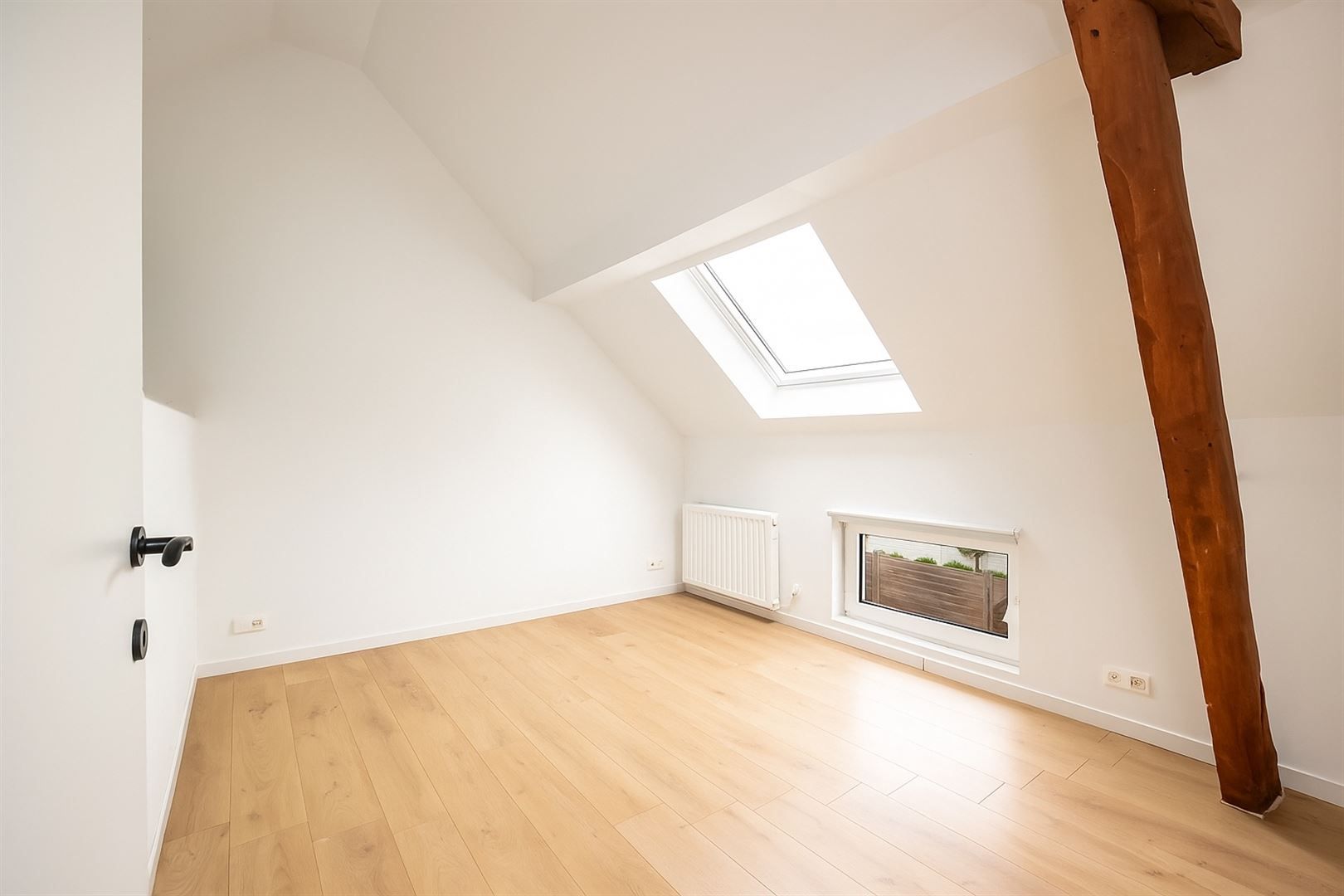Fijn , recente  gerenoveerde starterswoning met  2 slaapkamers in doodlopend straatje. foto 10