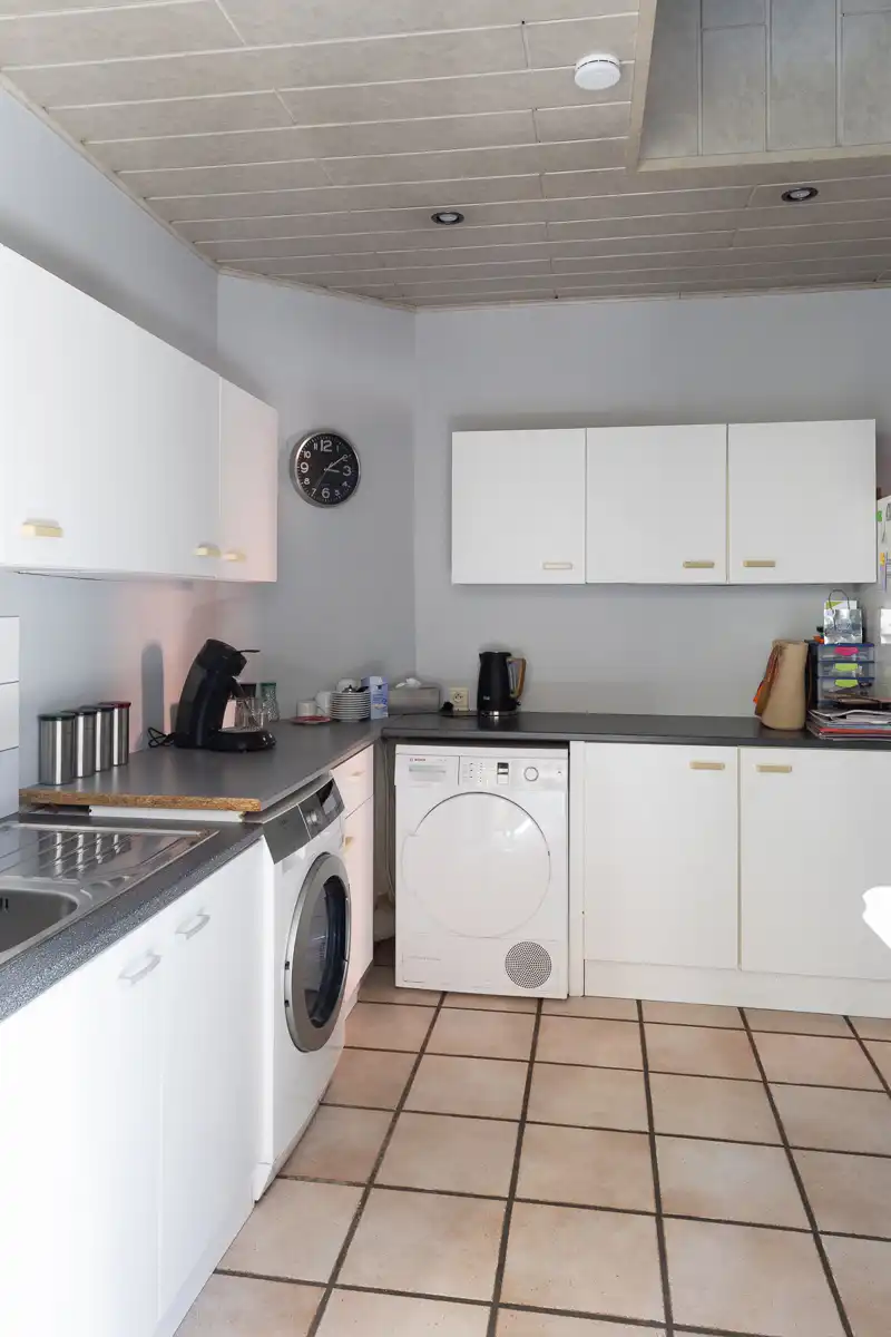 Veelzijdige woning met handelsruimte en garage foto 25