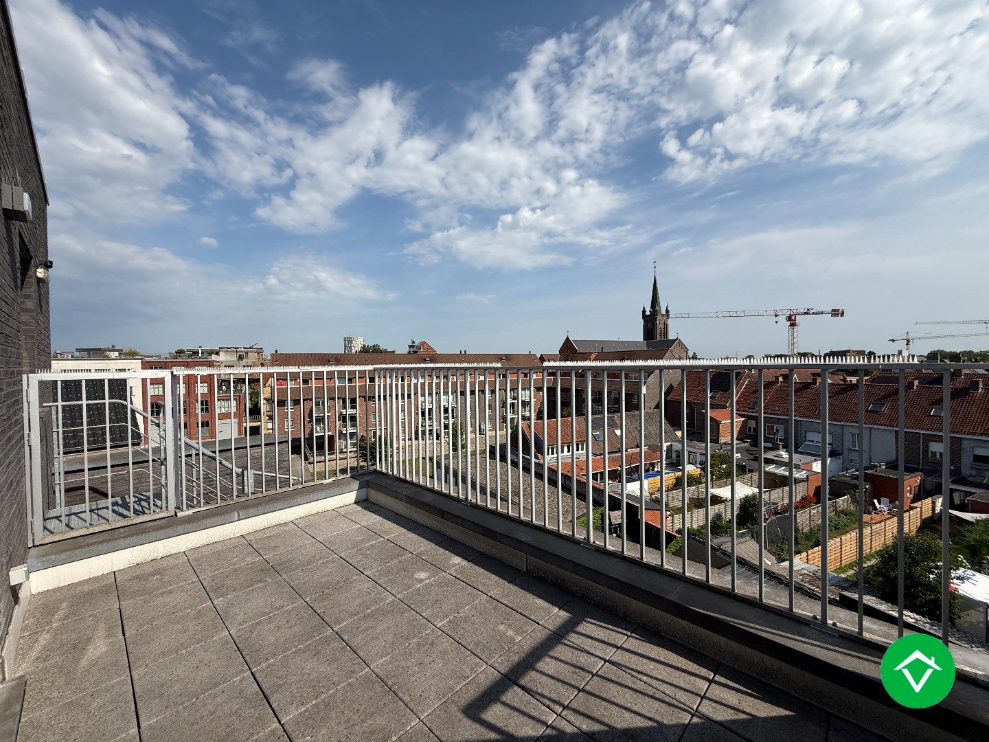Prachtig dakappartement met twee slaapkamers, garage en twee terrassen met fenomenaal uitzicht te Roeselare foto 11