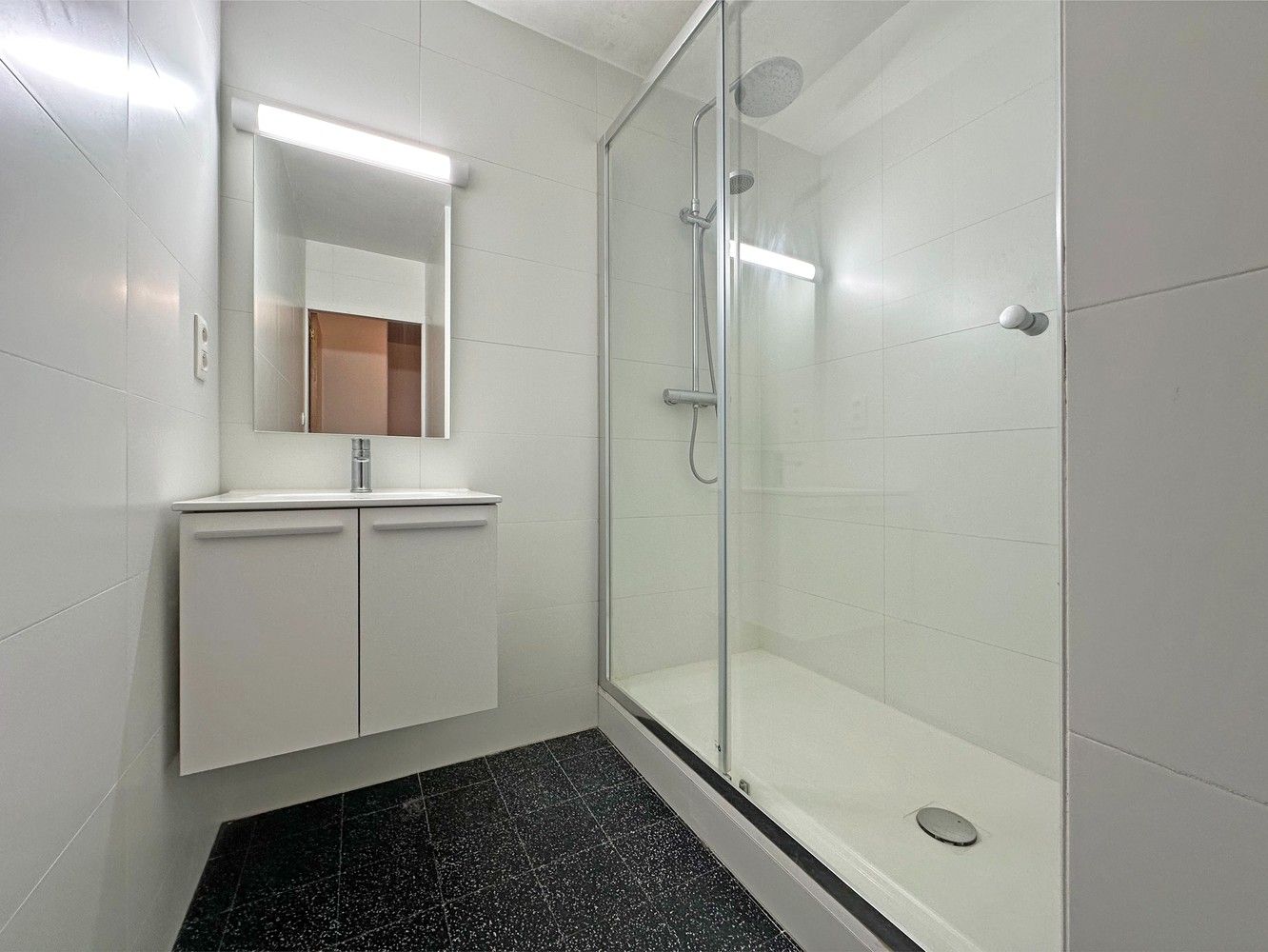 Leuk appartement met 2 slaapkamers en terras in Deurne! foto 7