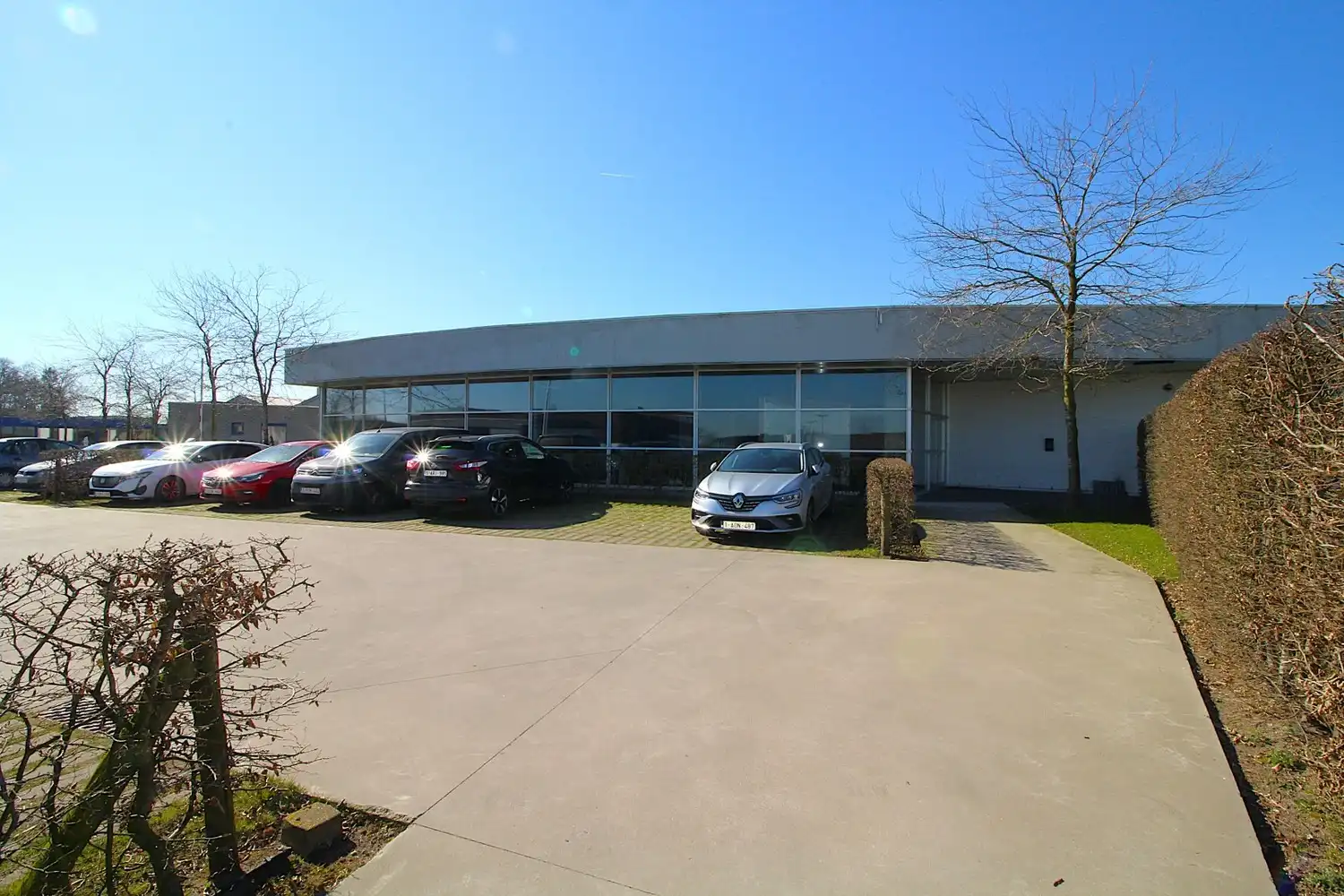 bedrijfsgebouw | 960m² showroom, kantoren en 840m² magazijnruimte. foto 6