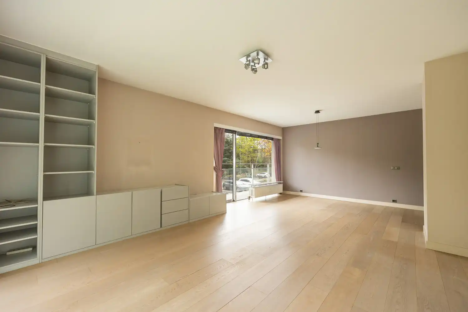 IN OPTIE: kevin@wellimmo.net voor meer info! Energiezuinig (EPC B) hoekappartement met uitzonderlijke lichtinval en riant terras te Berchem foto 2