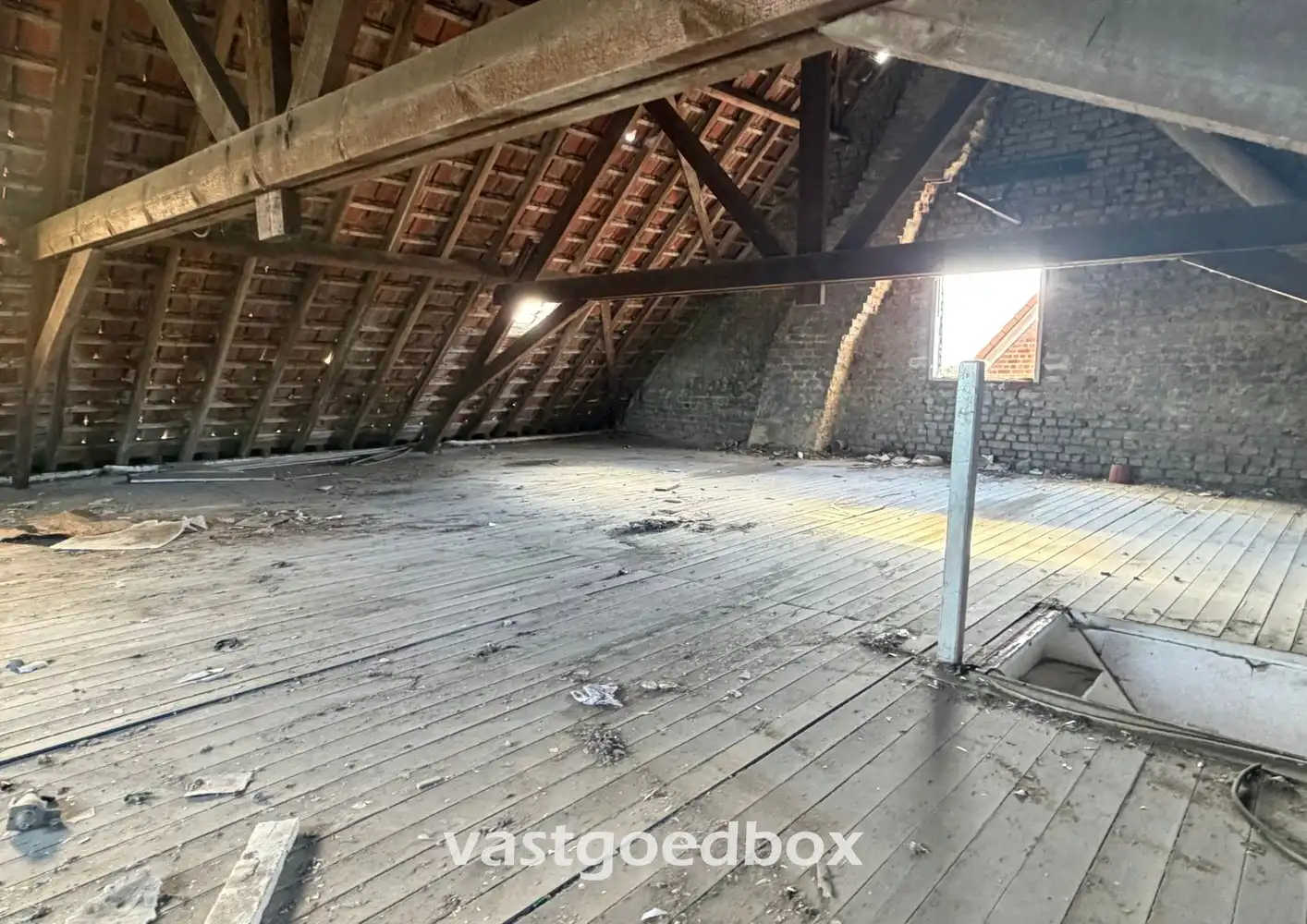 Voormalig handelshuis met veel potentieel, te Ingelmunster foto 24