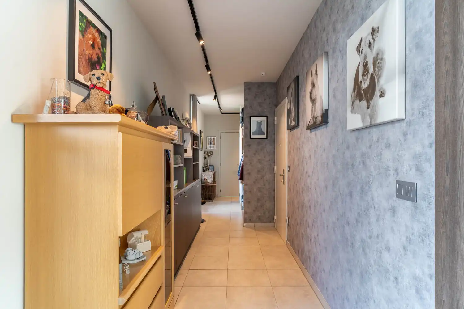 Recent, modern twee-slaapkamer appartement inclusief kelder en twee ondergrondse autostaanplaatsen te Werchter ! foto 3