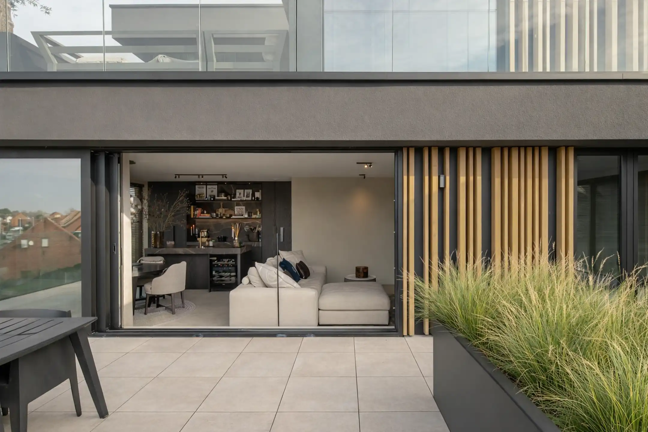 Zeer luxe afgewerkt nieuwbouw appartement van ca. 110 m² met uitzonderlijk ruim ZW-terras van ca. 70 m² in het centrum van Hoogstraten! foto 18