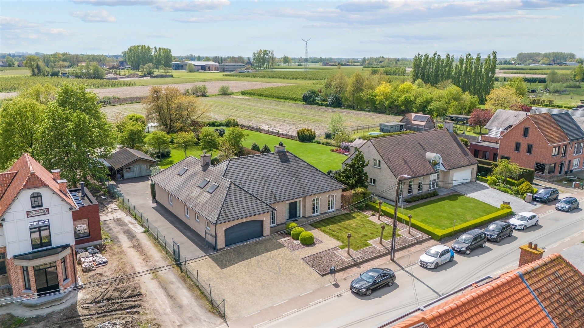 Ruim opgezette gezinswoning met een mooi aangelegde tuin op een residentiële toplocatie (2.375m²) foto 37