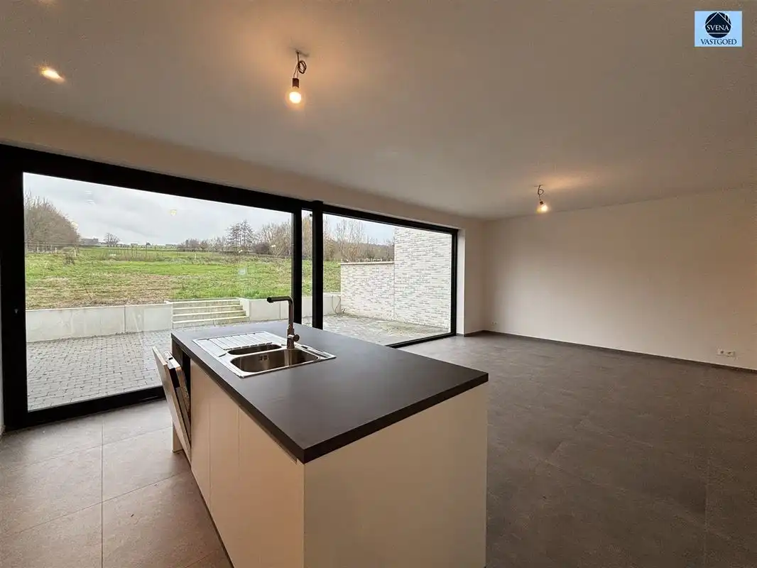 NIEUWBOUWWONING MET 4 SLAAPKAMERS EN GARAGE. foto 4