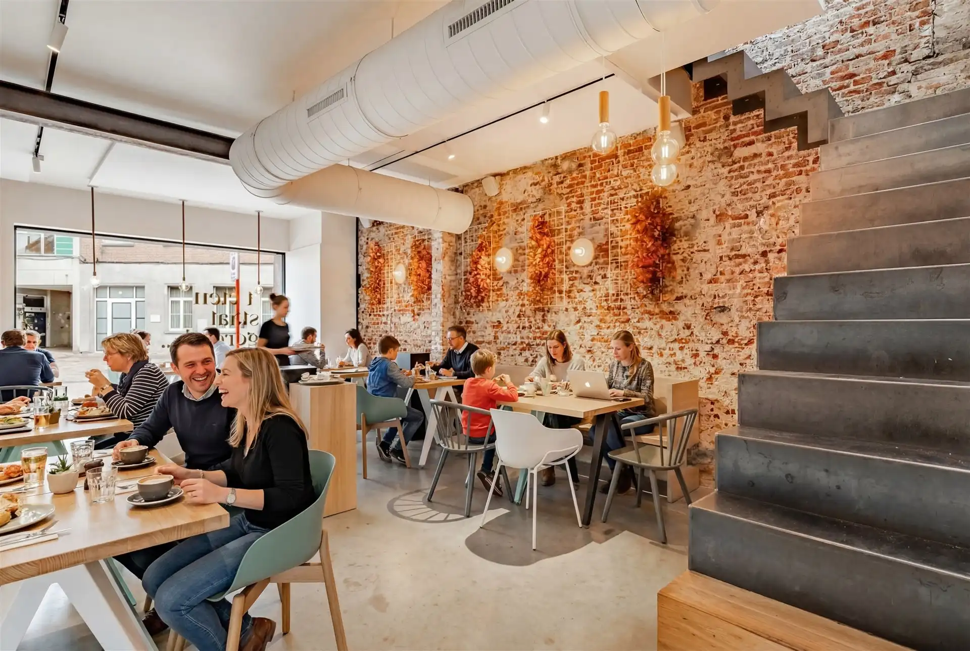 Instapklaar hoogwaardig restaurant inclusief inrichting en meubilair  foto 7
