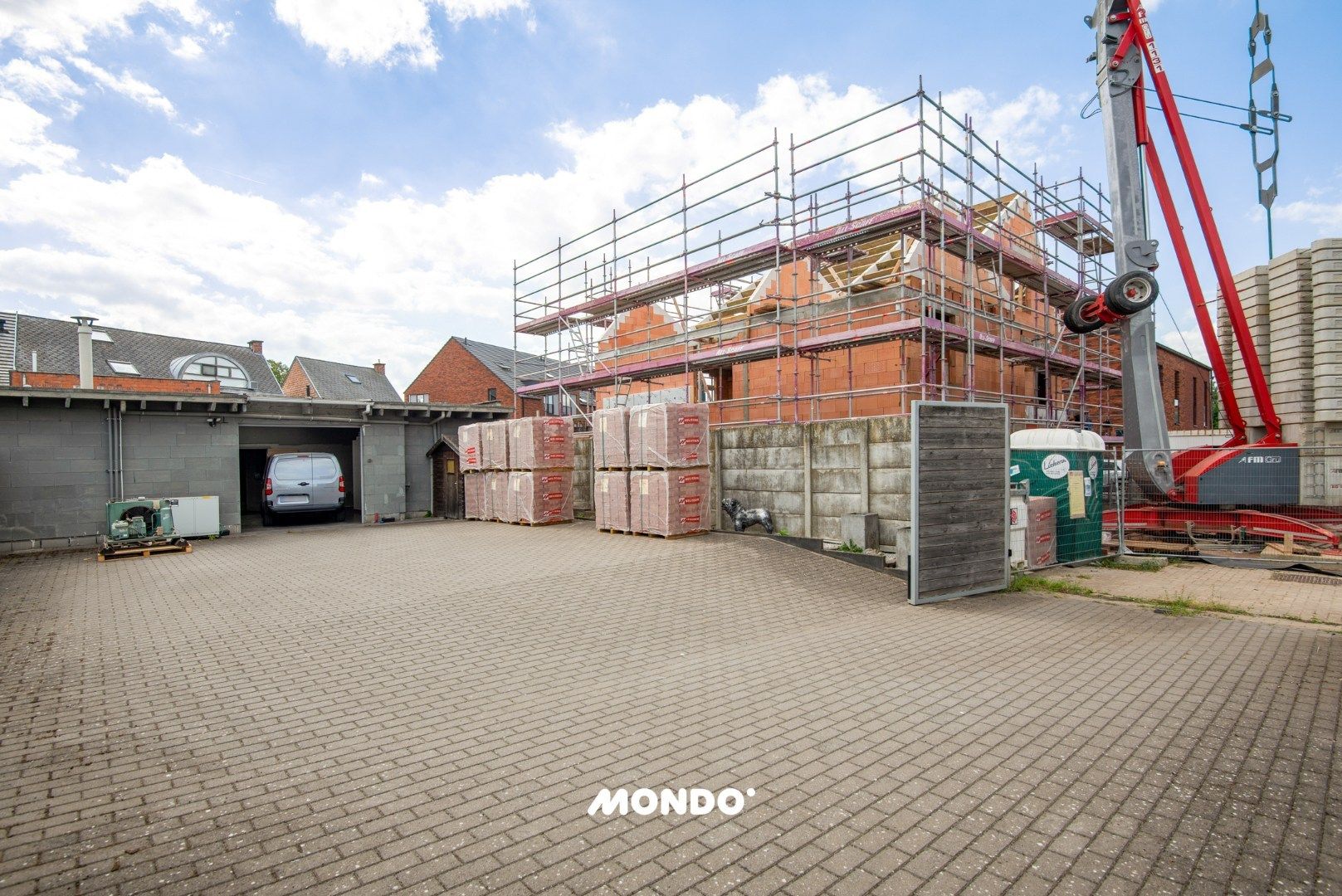 Multifunctioneel gebouw met woonst en commerciële mogelijkheden te Ruisbroek! foto 4