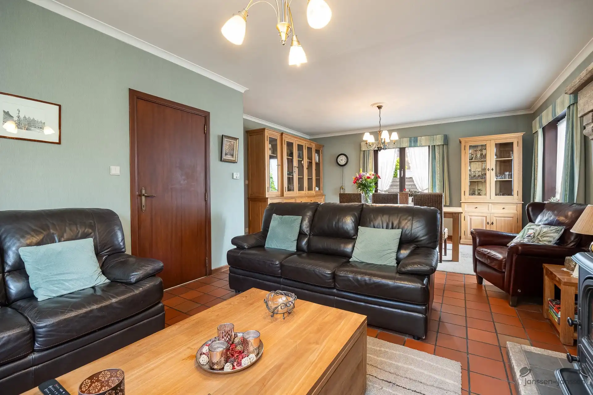 Verzorgde woning met grote tuin foto 15