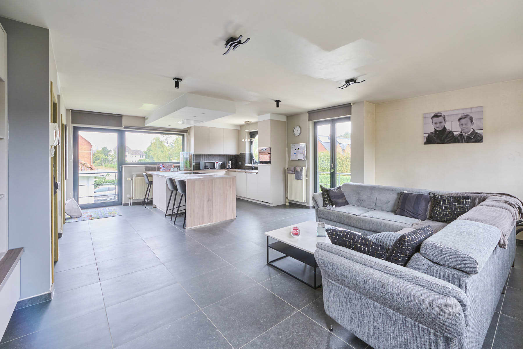 Lichtrijke duplex met open keuken en 2 slaapkamers foto 4