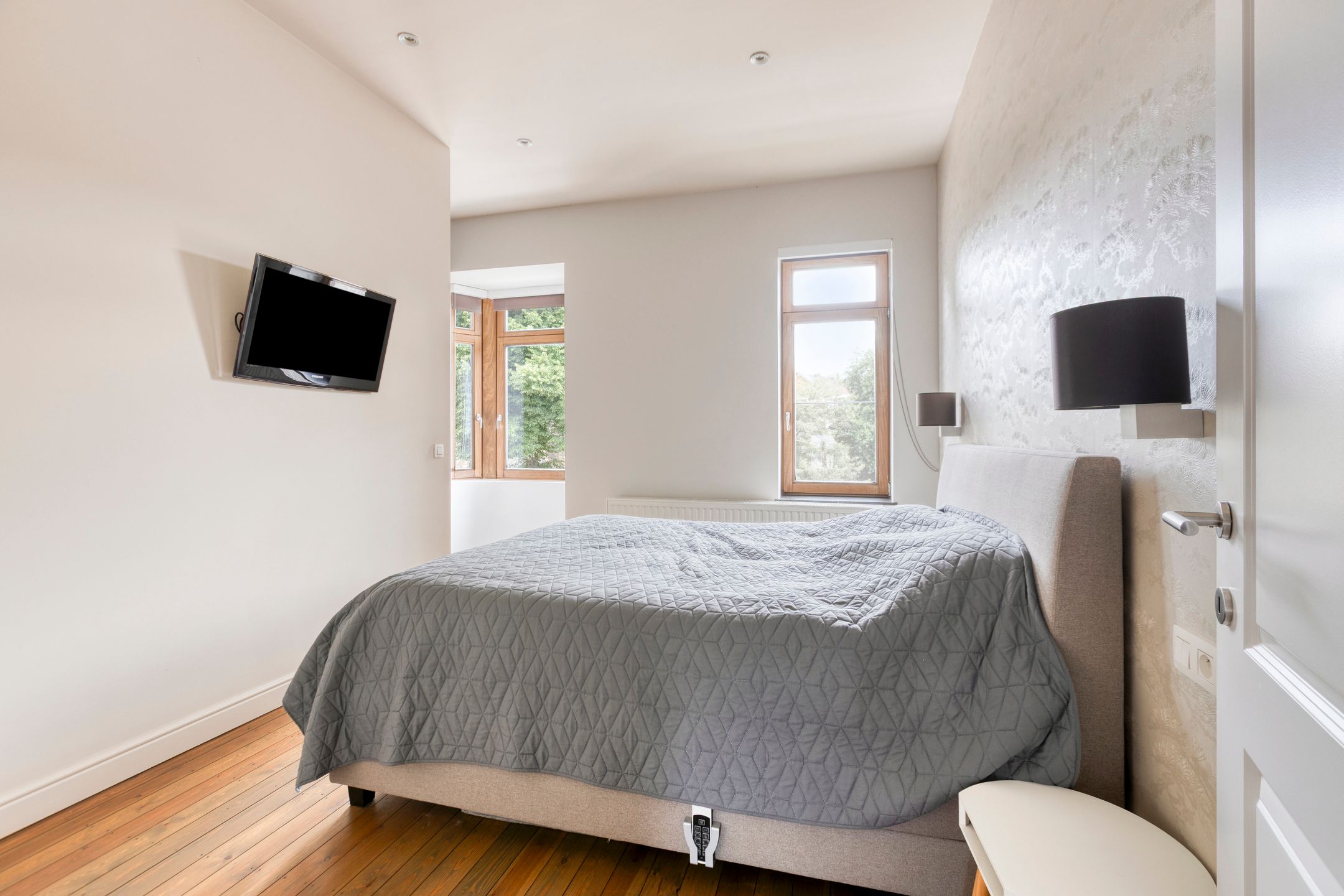 Gerenoveerde herenwoning met garage foto 13