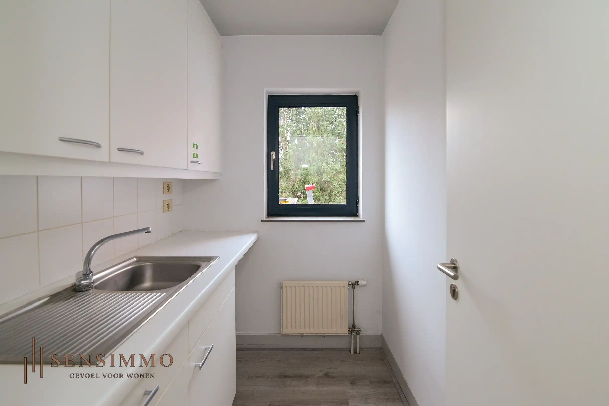 Commerciële handelspand met bovenliggend appartement in hartje Maasmechelen foto 21