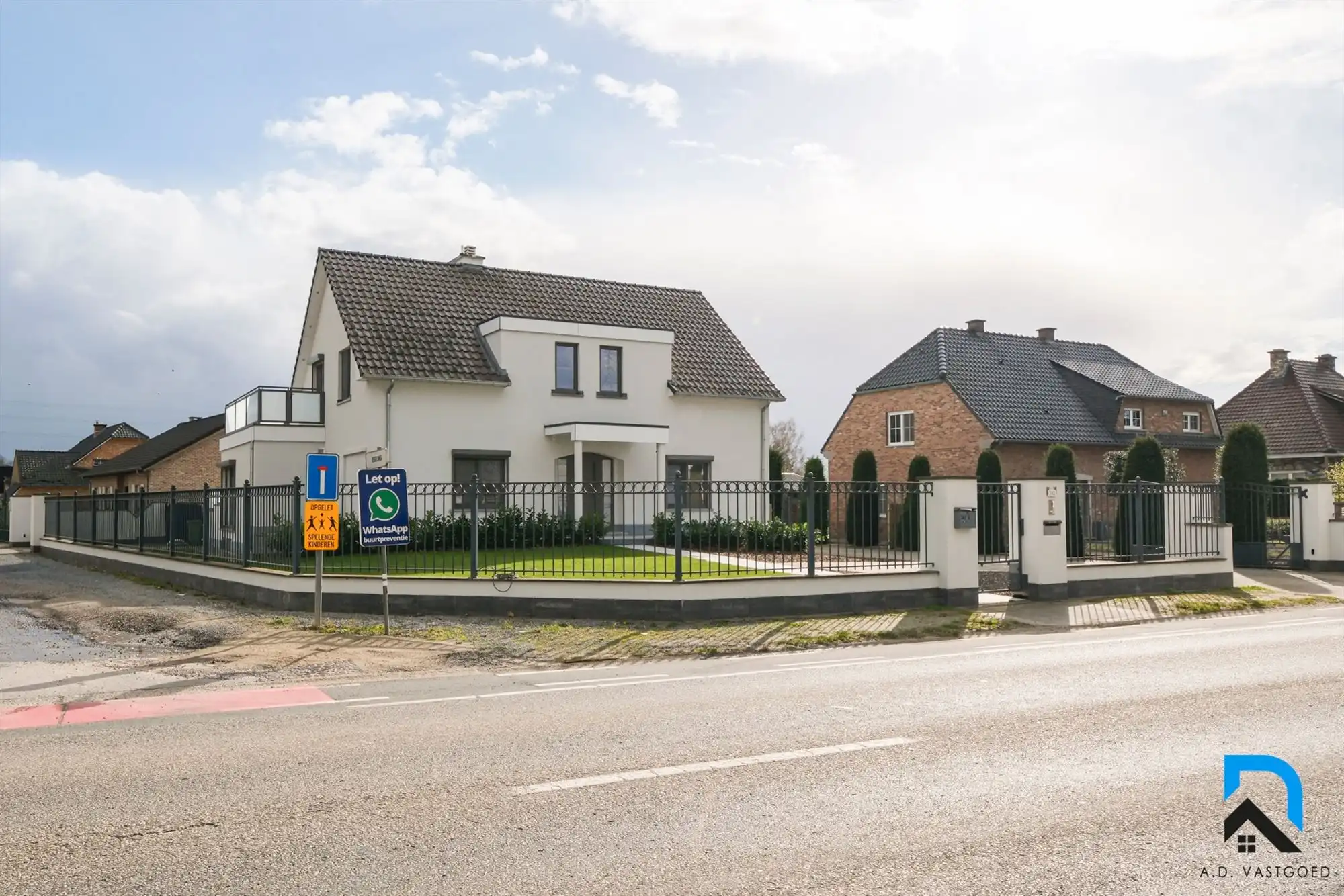 Gerenoveerde villa in Maaseik foto 37