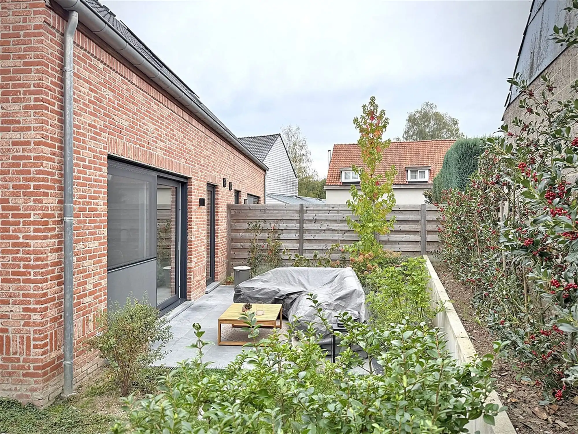 Recente, instapkl. WONING met 3 slpks, terras / tuin & 2 autostnpltsn foto 7