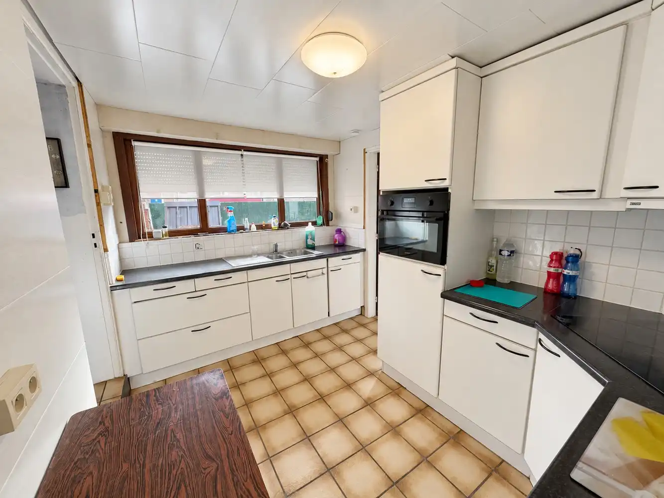 Verrassend ruime woning met vier slaapkamers, extra kamers, garage en eindeloos veel mogelijkheden foto 4