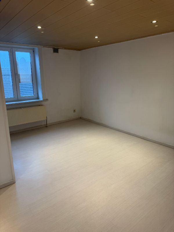 Lebbeke - Dendermondsesteenweg 105 bus 201 foto 5