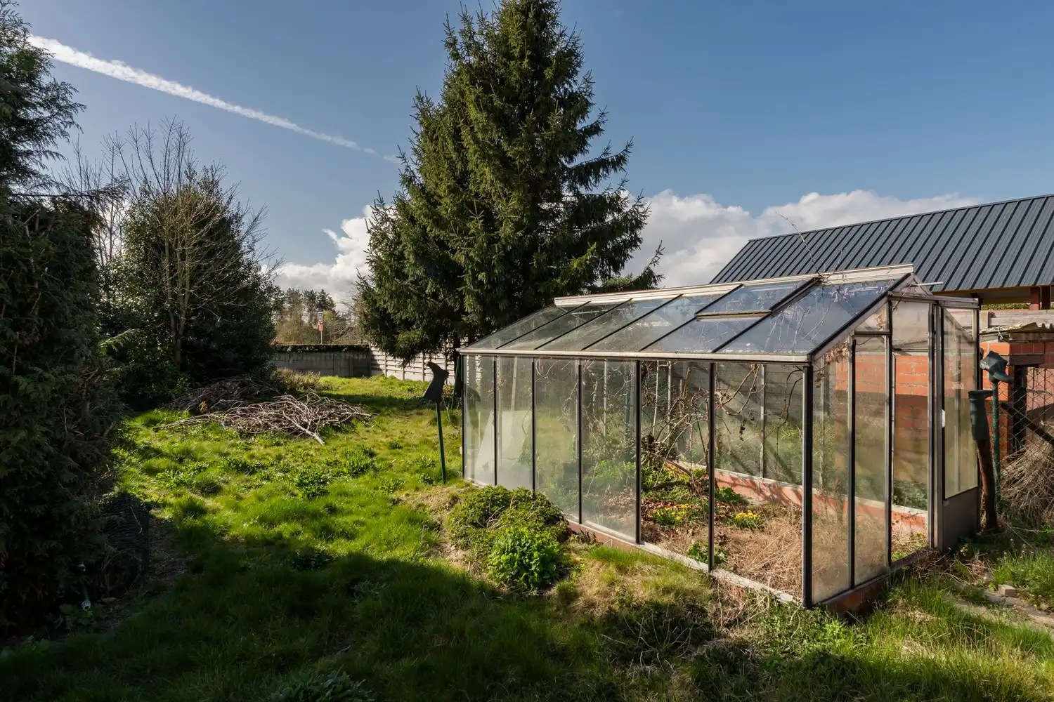 Leuke gezinswoning met 3 slaapkamers nabij de verbindingswegen foto 22