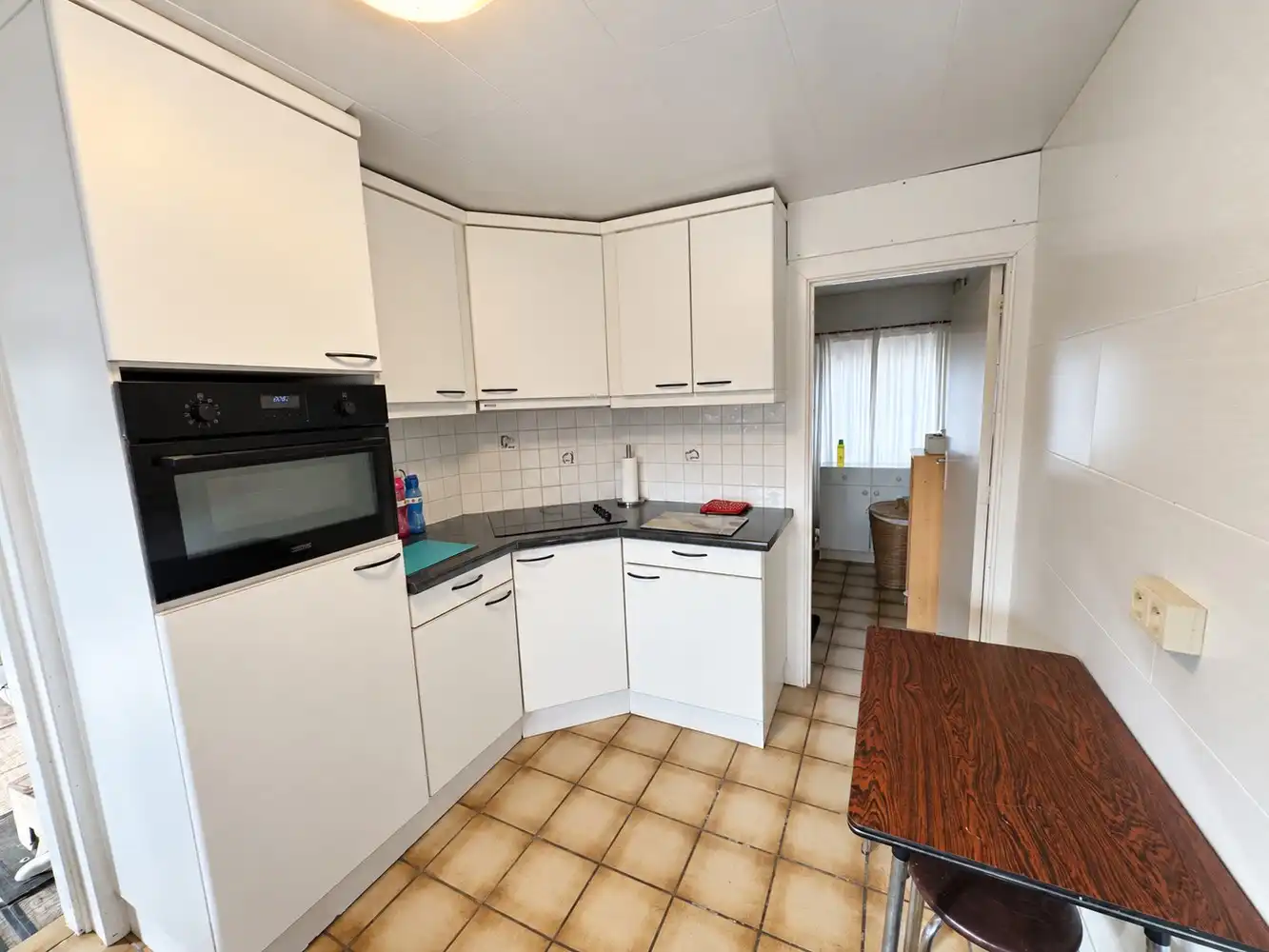 Verrassend ruime woning met vier slaapkamers, extra kamers, garage en eindeloos veel mogelijkheden foto 3