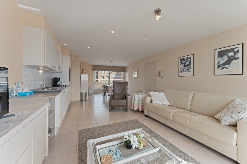 RECENT  EN CENTRAAL GELEGEN PENTHOUSE APPARTEMENT  MET  2 SLAAPKAMERS TE KOOP foto {{pictureIndex}}