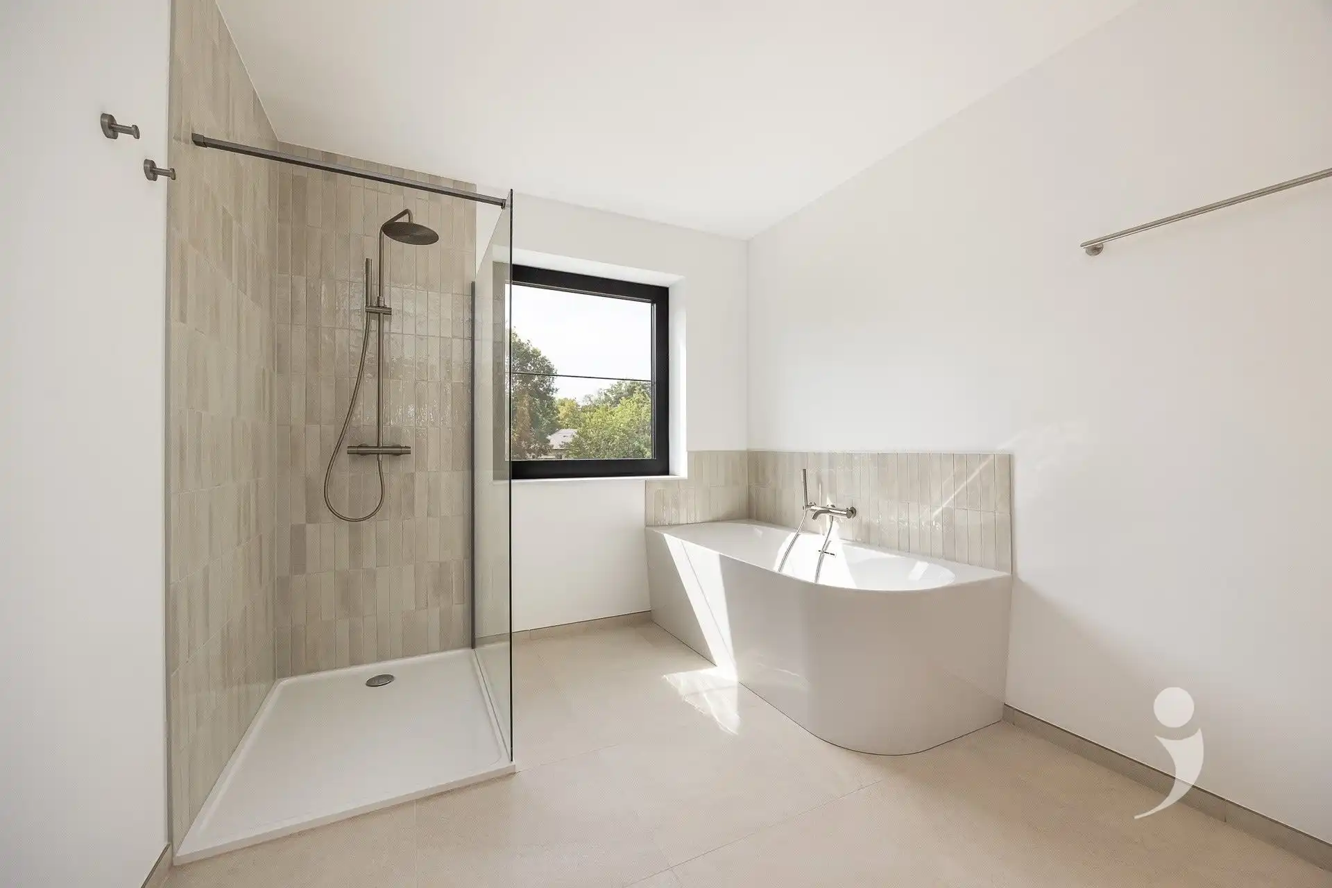 Ruime nieuwbouwwoning met prachtige tuin! foto 20