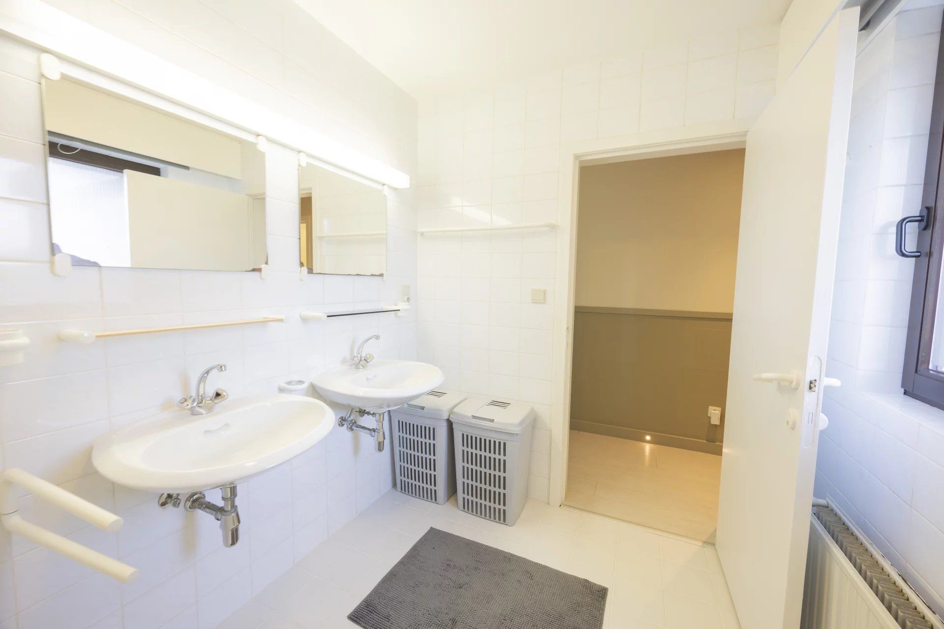 Ruim appartement met 4 slaapkamers, groot terras, tuin en garage. foto 31