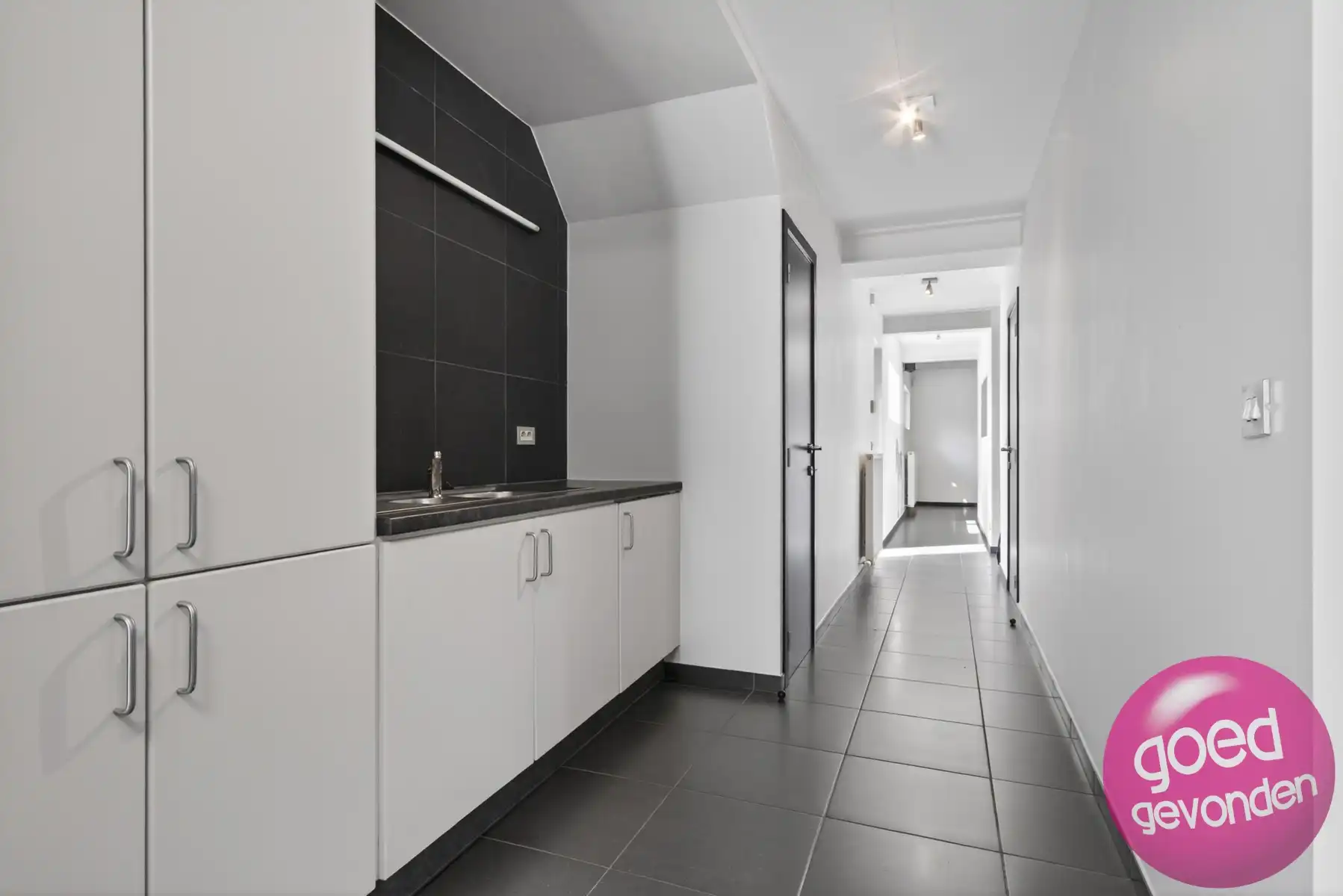 HANDEL-KANTOOR 140 M² - INSTAPKLAAR - PARKING  foto 12