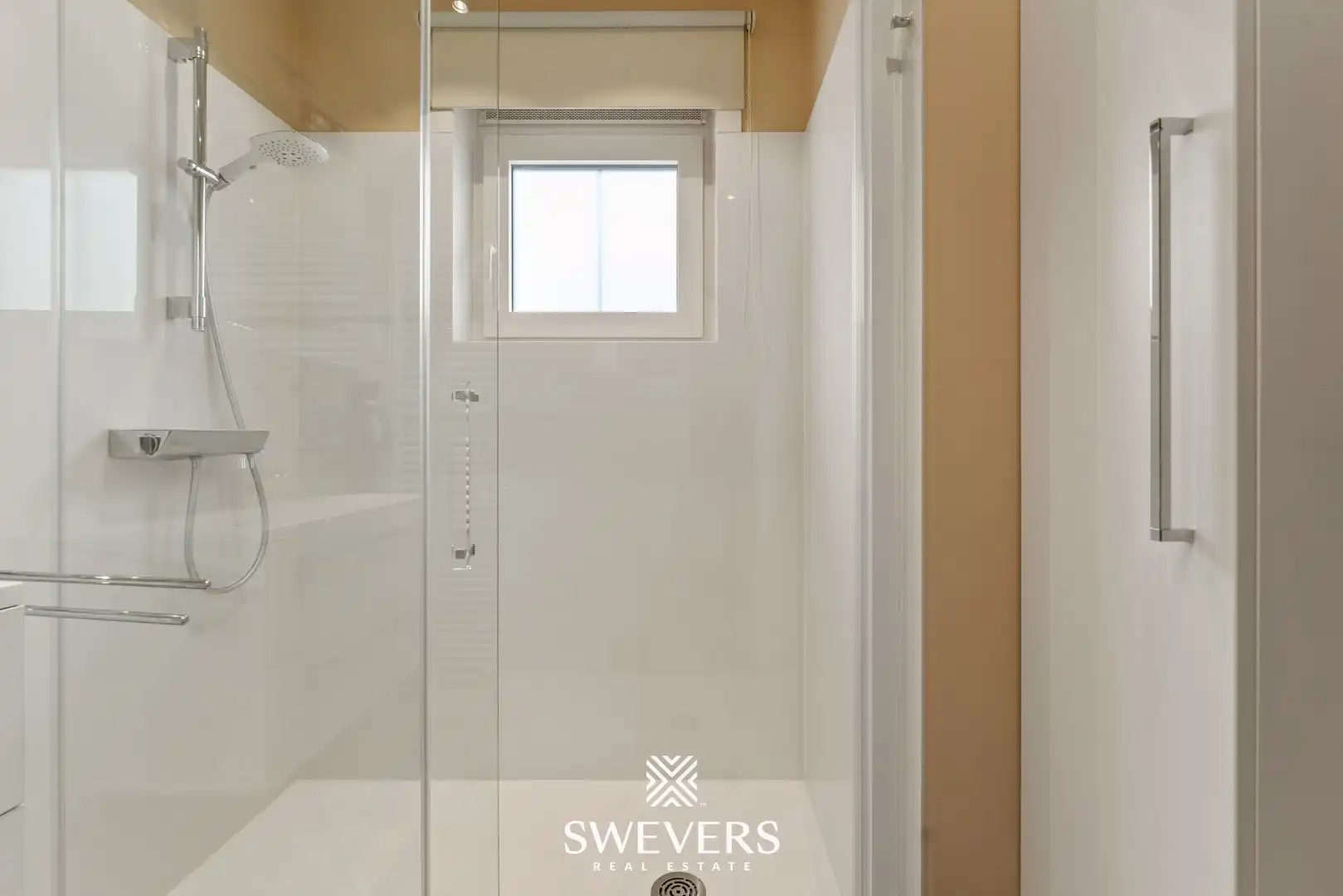 Gelijkvloers, ruim appartement met grote tuin te Koersel foto 17